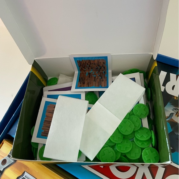 MONOPOLY FORTNITE - Picture 4 of 4